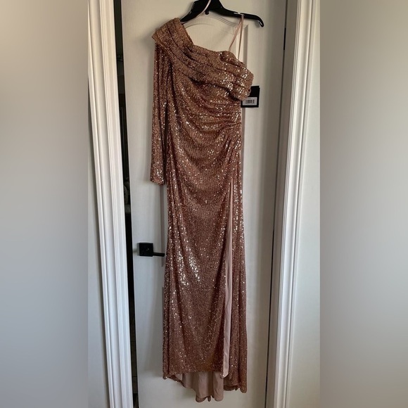 Nwt Ieena for Mac Duggal Sequined Drop Shoulder Faux Wrap Gown in Copper - Picture 5 of 15
